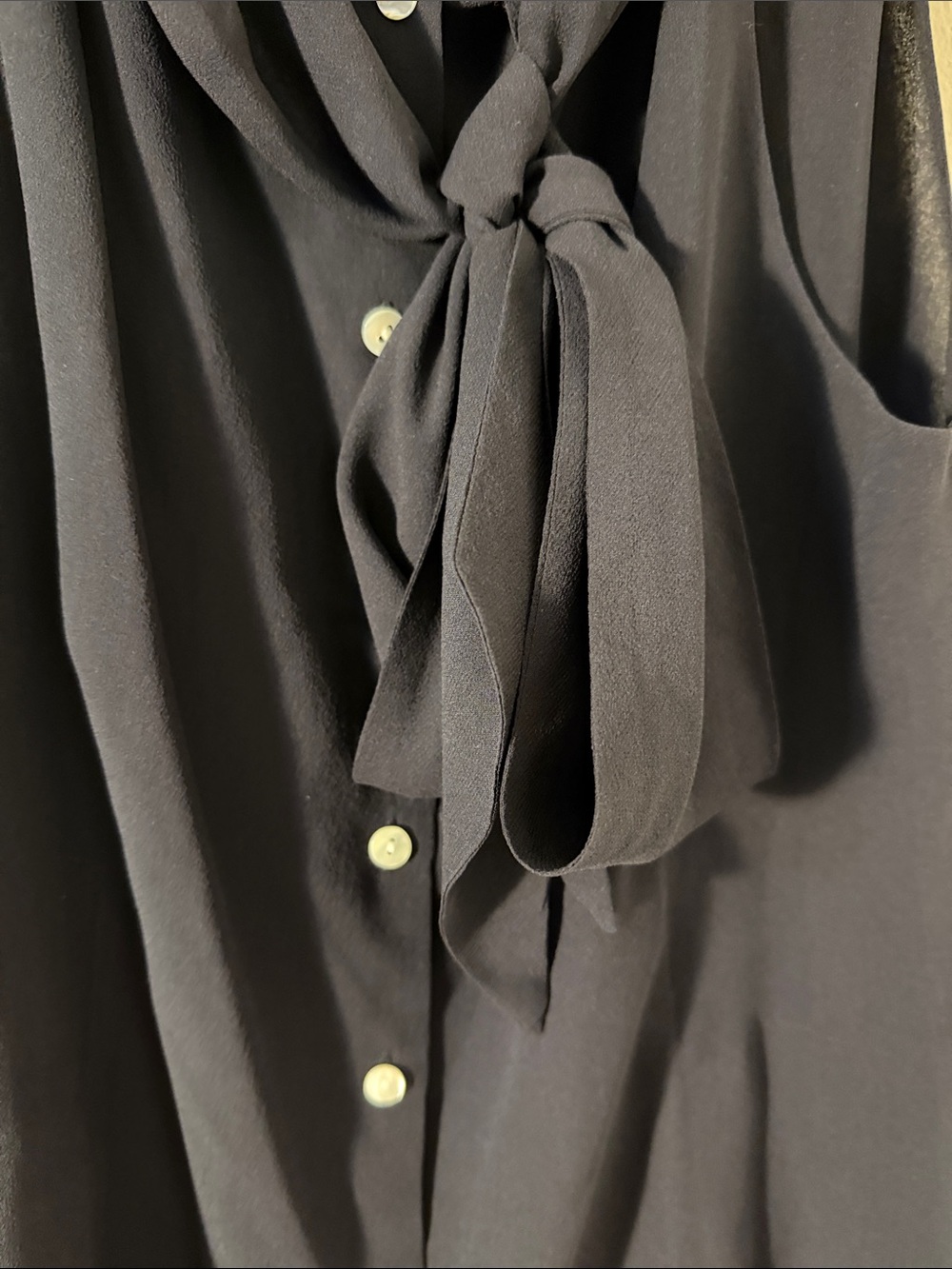 Barbicans Verona 100% Silk Black Sleeveless Tie-Neck Blouse Size 42 (US 6) - Picture 4 of 7